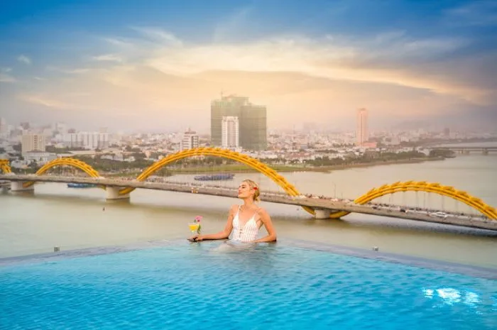 Khách sạn Đà Nẵng có hồ bơi vô cực