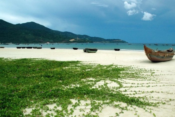 Bãi biển Xuân Thiều ở đâu, có gì hot mà hấp dẫn du khách?