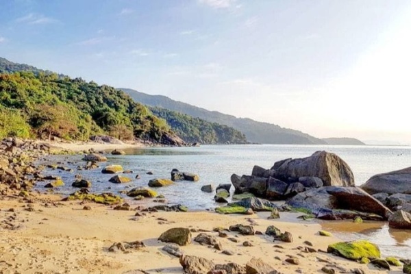 Bãi Cát Vàng Đà Nẵng – Điểm check in hoang sơ ở Sơn Trà