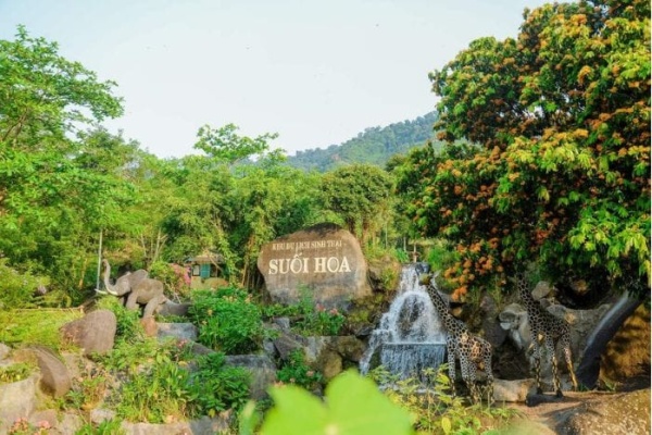 Review suối Hoa Đà Nẵng có gì hấp dẫn, giá vé bao nhiêu?