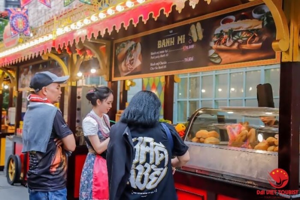 Có được mang đồ ăn nước uống lên Bà Nà Hills không?