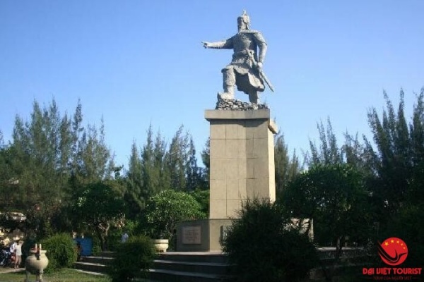 Giới thiệu công viên Bạch Đằng Nha Trang ở đâu, có gì chơi?