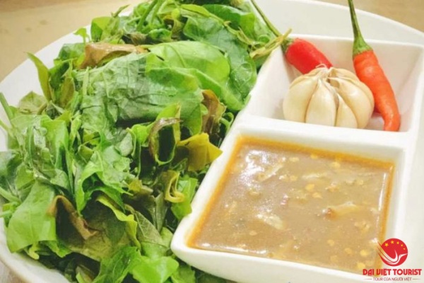 Lá rau rừng Cù Lao Chàm – Đặc sản đáng thử nhất tại đảo