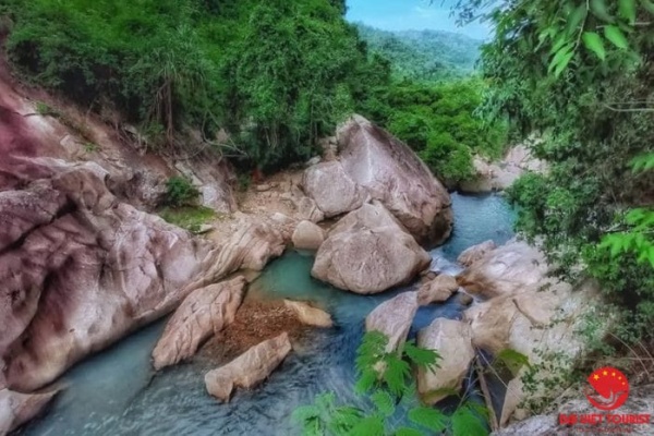 Tuyệt tình cốc suối Ba Hồ Nha Trang có gì đặc biệt?