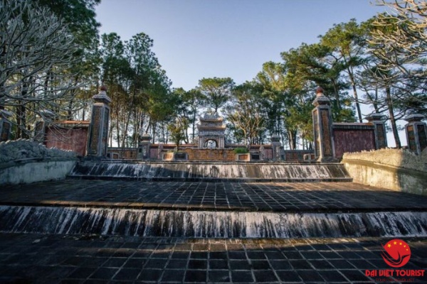 Lăng Đồng Khánh Huế – khám phá kiến trúc giao thoa độc đáo