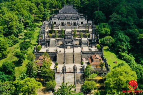 Lăng Khải Định Huế – Điểm check in với nét kiến trúc độc đáo