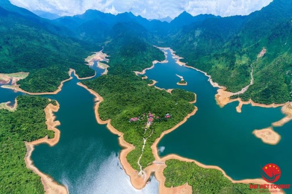 Thiền viện Trúc Lâm Bạch Mã Huế – Vẻ đẹp giữa lòng hồ Truồi