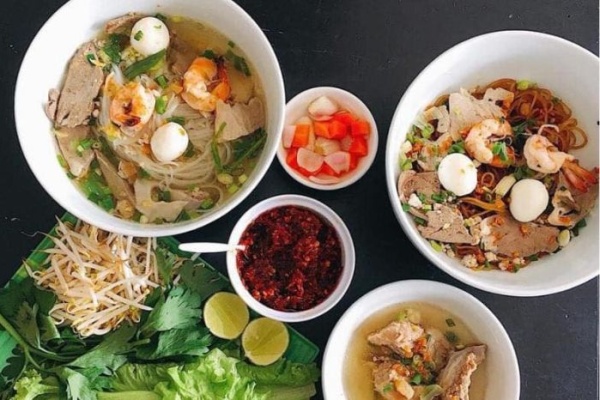 Chỉ tên top 15 quán hủ tiếu Huế ngon rẻ rất đông khách