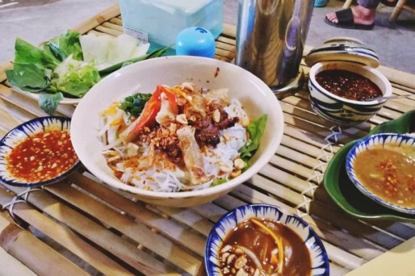 Review top 10 quán bán bún mắm nêm Hội An ngon nhất