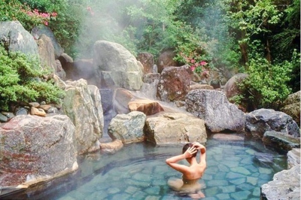 Giới thiệu về dịch vụ tắm Onsen ở Núi Thần Tài có gì hot?