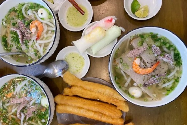 Review 15 quán bánh canh Đà Nẵng đông khách ngon quên lối về