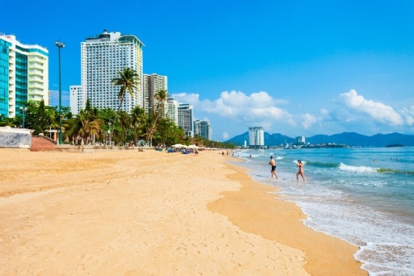 Khám phá 10 bãi biển Nha Trang đẹp làm say lòng du khách