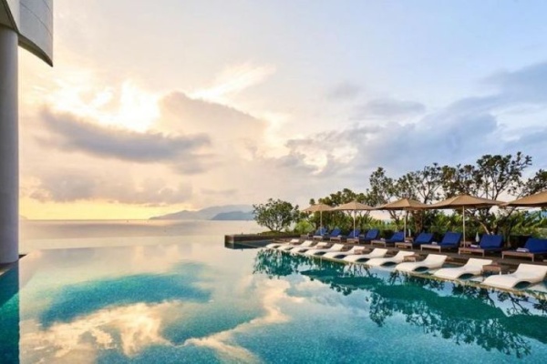 Top 20 khách sạn Nha Trang có hồ bơi vô cực đẹp ngỡ ngàng