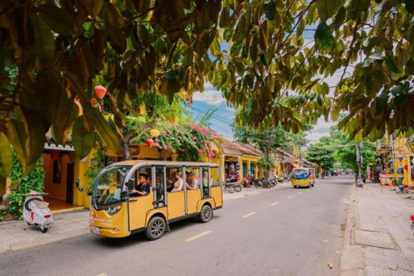 Trải nghiệm xe điện Hội An giá rẻ dạo mát ngắm cảnh đẹp