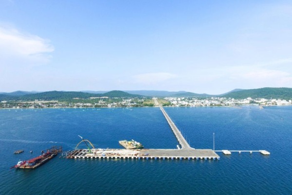 Cầu Cảng Quốc Tế Phú Quốc điểm Check-in hoàng hôn lãng mạn