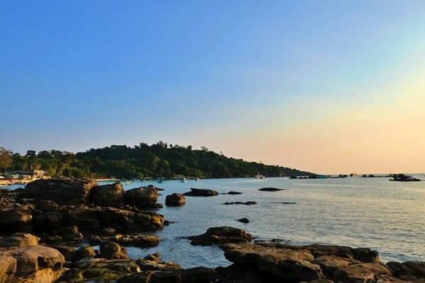 Mũi Đá Chồng Phú Quốc: Check-in view biển đẹp ngỡ ngàng