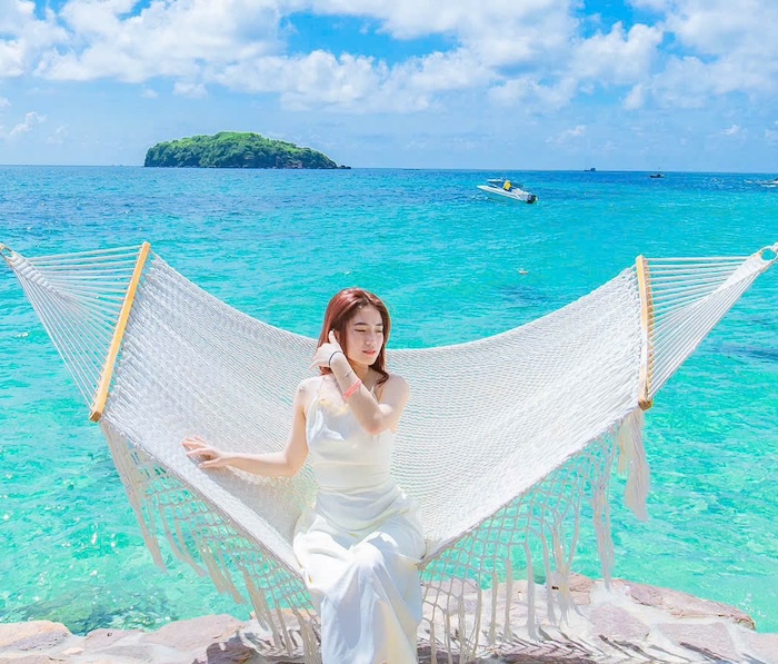 Lựa chọn trang phục thoải mái, gọn nhẹ khi du lịch Phú Quốc