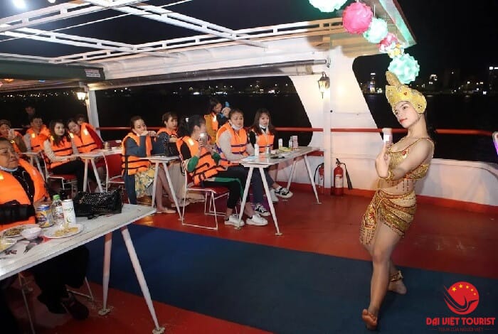 Giá vé du thuyền Đà Nẵng