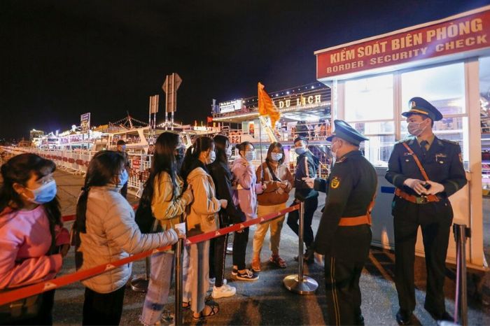 Giá vé du thuyền Đà Nẵng