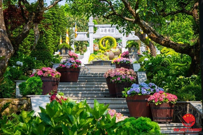 Có được mang đồ ăn nước uống lên Bà Nà Hills không