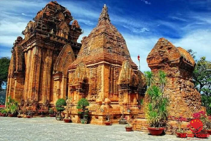 Tháp Bà Ponagar Nha Trang - Cụm tháp Champa nổi tiếng