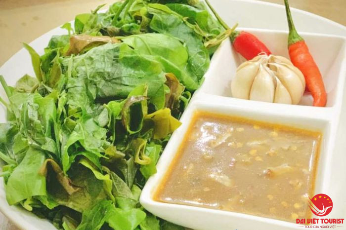 Lá rau rừng Cù Lao Chàm - Đặc sản đáng thử nhất tại đảo