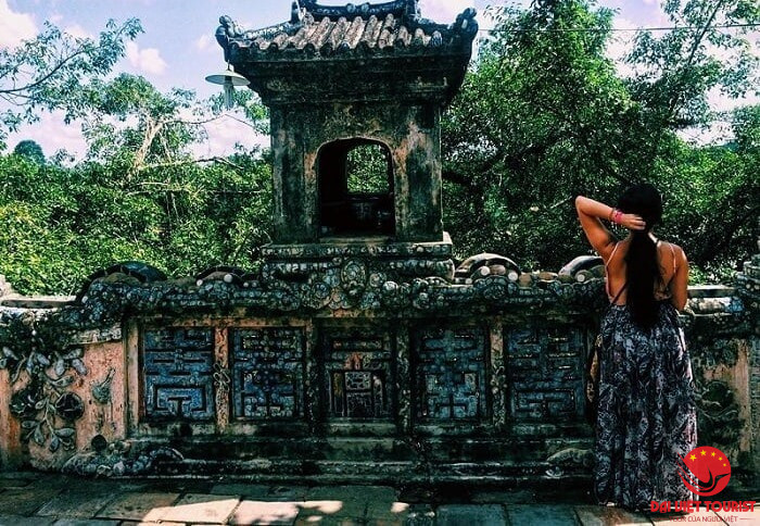Điện Hòn Chén Huế
