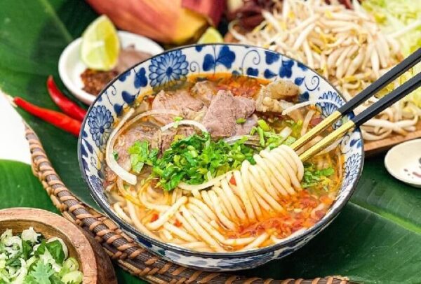 Top 10 quán bún bò Huế ngon có tiếng không nên bỏ lỡ