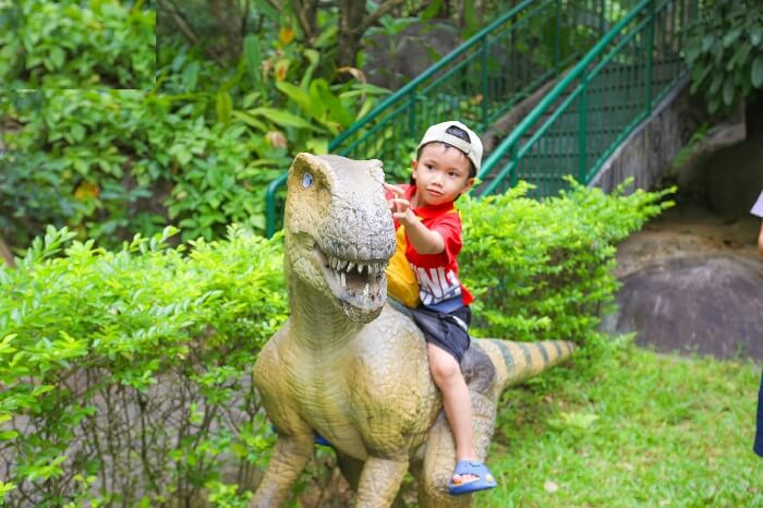 Công viên khủng long Núi Thần Tài