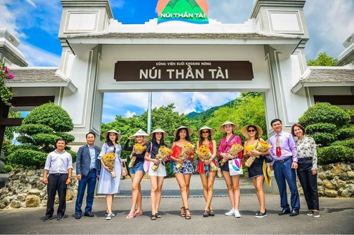 Núi Thần Tài mở cửa và đóng cửa mấy giờ