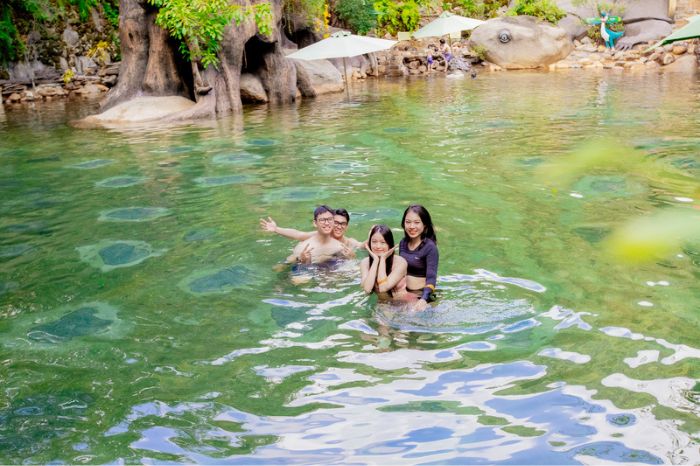 Núi Thần Tài mở cửa và đóng cửa mấy giờ
