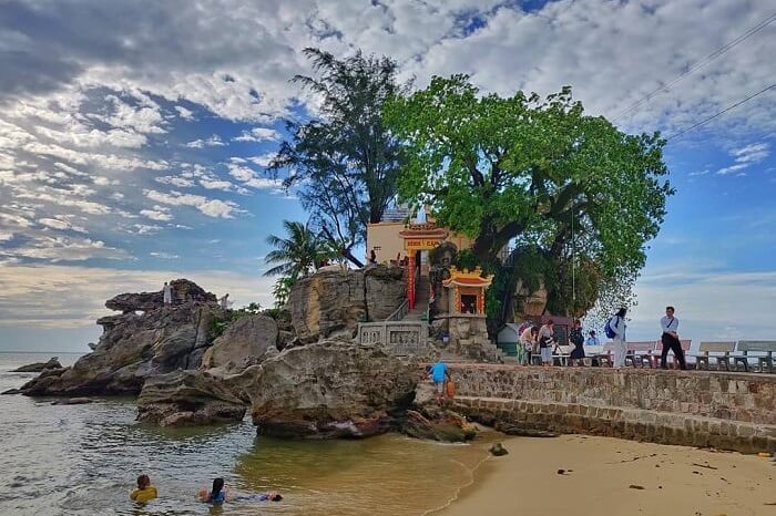 Tham quan Dinh Cậu Phú Quốc - Điểm tâm linh gần 100 tuổi