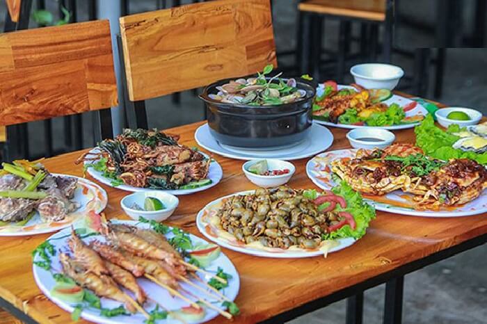 Ăn uống tại bãi tắm biển Sơn Thuỷ Đà Nẵng