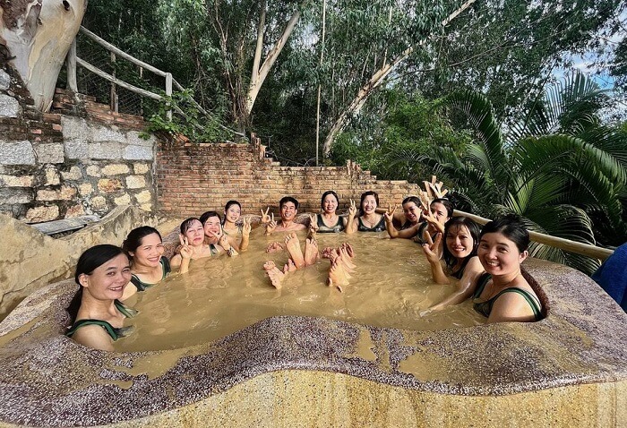 Giá vé tắm bùn Tháp Bà Nha Trang
