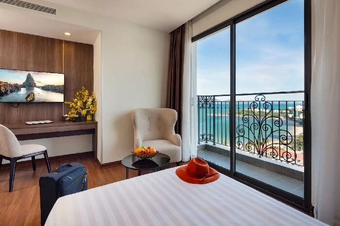 Khách sạn đường Phạm Văn Đồng Nha Trang