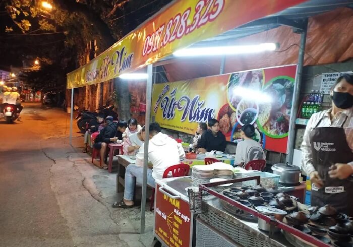 Quán bánh căn Nha Trang