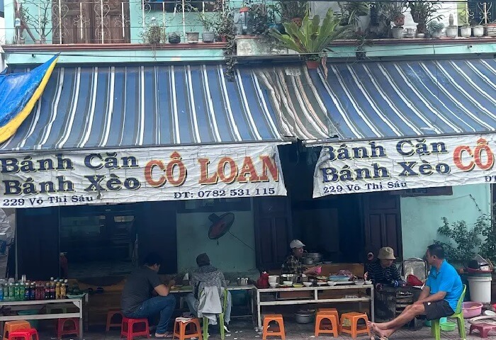 Quán bánh căn Nha Trang