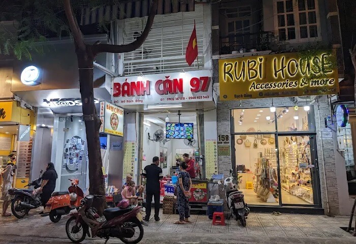 Quán bánh căn Nha Trang