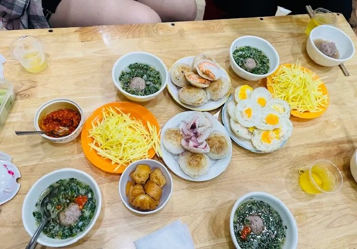 Quán bánh căn Nha Trang
