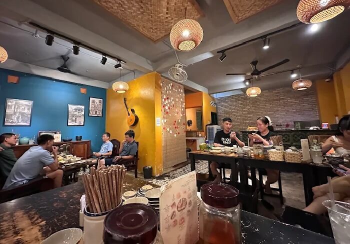 Quán bánh căn Nha Trang