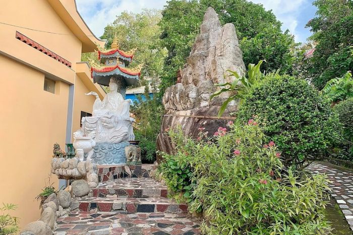 Chùa Sùng Hưng Phú Quốc có gì