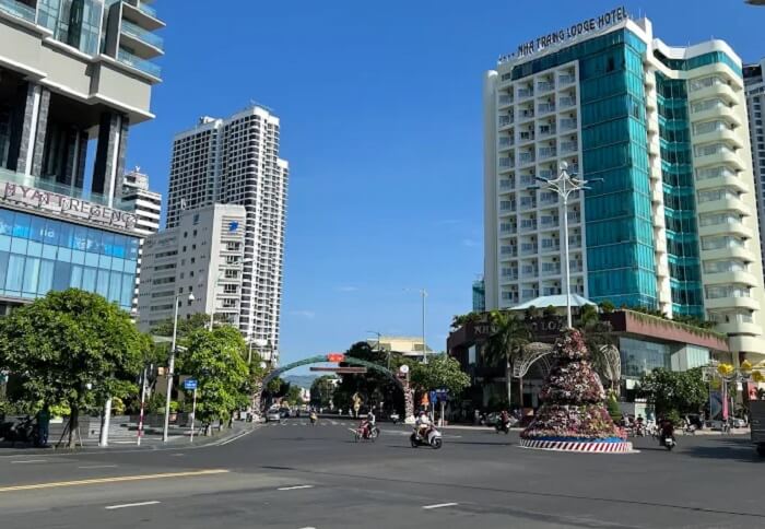 Khách sạn đường Bạch Đằng Nha Trang