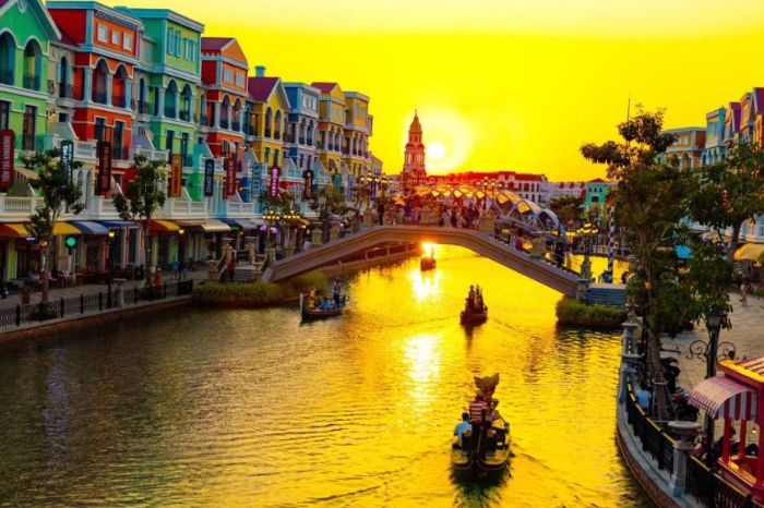 Giá vé đi thuyền sông Venice Grand World Phú Quốc