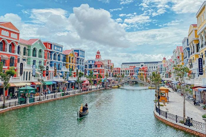 Giá vé đi thuyền sông Venice Grand World Phú Quốc