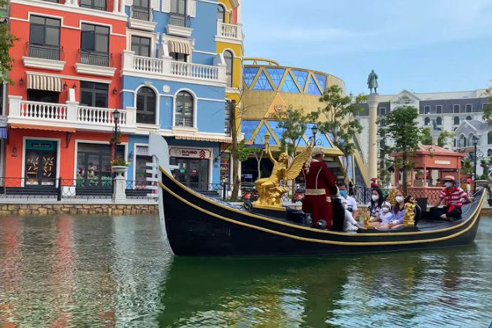 Giá vé đi thuyền sông Venice Grand World Phú Quốc