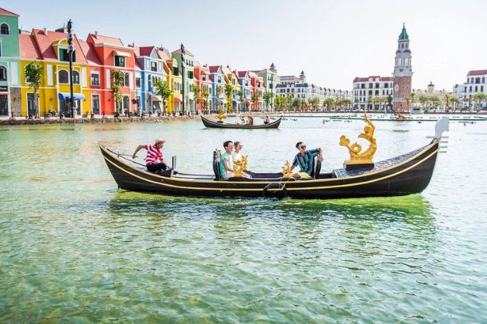 Giá vé đi thuyền sông Venice Grand World Phú Quốc