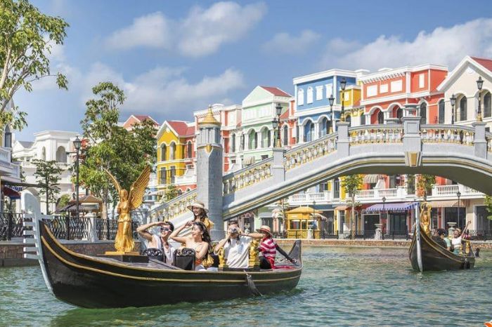 Giá vé đi thuyền sông Venice Grand World Phú Quốc