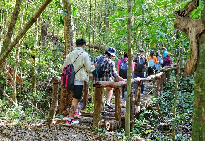 Trekkiing rừng nguyên sinh ngoài Ga An Thới Phú Quốc