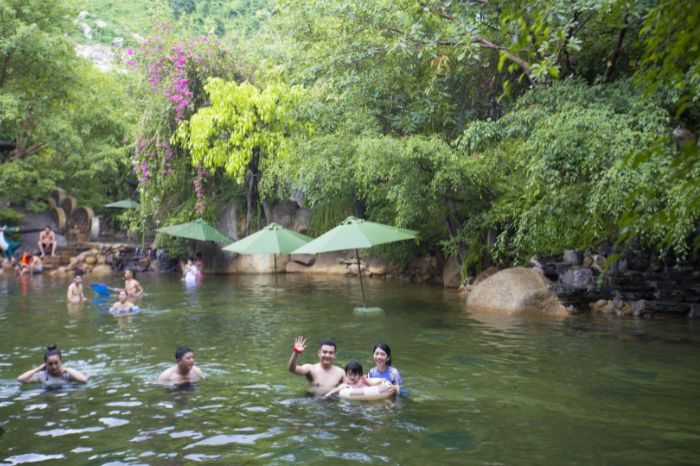 Kinh nghiệm tắm khoáng nóng Núi Thần Tài