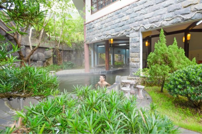 Kinh nghiệm tắm khoáng nóng Núi Thần Tài